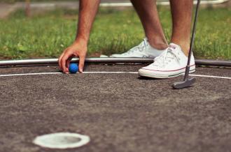 Prêt pour une partie de mini-golf sur l'île d'Oléron ?