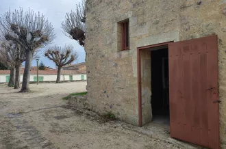 Toilettes Publiques - Place d'Aviau_Marennes-Hiers-Brouage