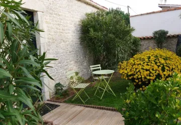 Beau mur en pierres apparentes