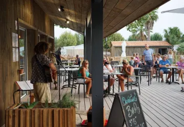 bar/snack/restaurant