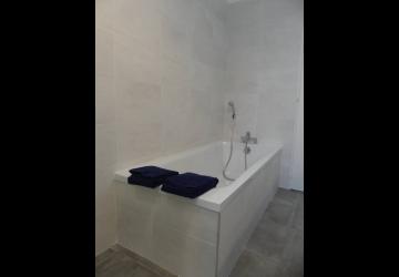 Salle de bains "Ile d 'Oléron" - Baignoire - tapis de bains fournis