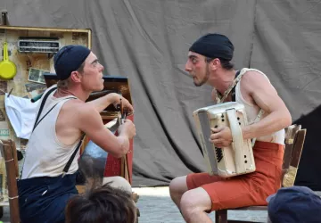Théâtre de rue  - Isi & Là - Cie i.Si_Saint-Trojan-les-Bains