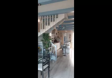 Maison roses trèmières