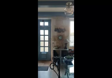 Maison roses trèmières