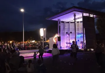 Le mercredi 05 août Hommage à Francis Cabrel et reprises festives avec The Twelve O’Clock Cover & Seilla, performeur feu_Le Château-d'Oléron